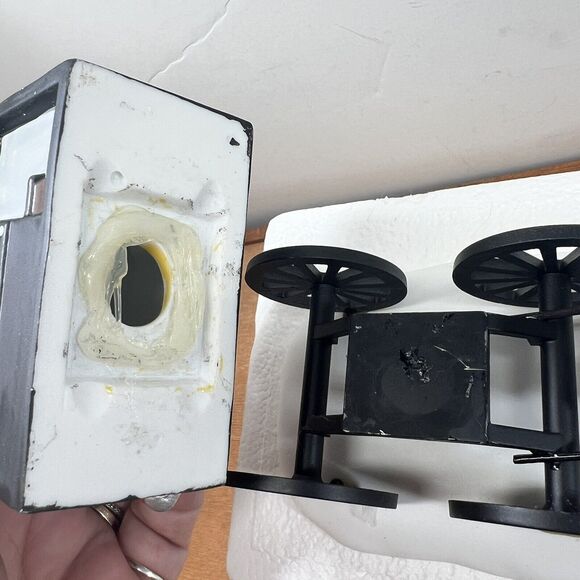 Heritage Village Dept 56 Amish Buggy #5949-8 NEEDS FIXED Carriage Glued See Pics - Picture 13 of 16